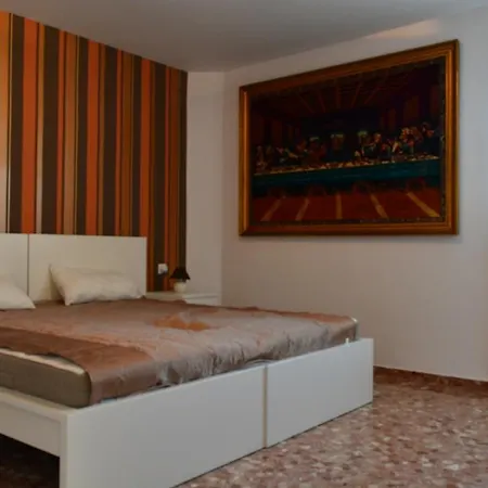 Апартаменты Arena's *