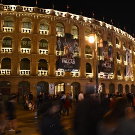 Апартаменты Arena's *